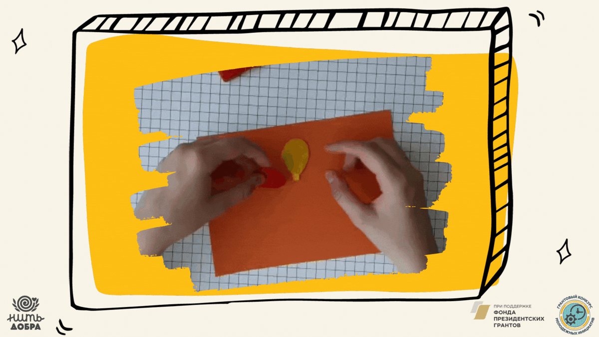 Повторим это с другими цветами пластилина. Для детей младшего возраста можно слепить хвост в виде "колбасок".