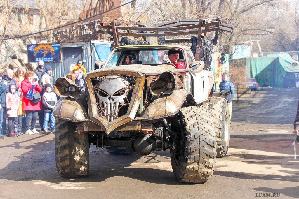 впечатляющая машинка