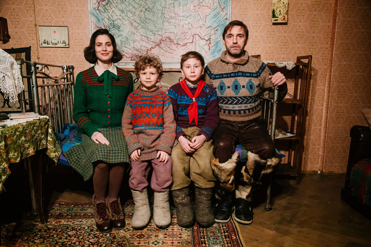 Повод поворчать: пионерский галстук так не носили...