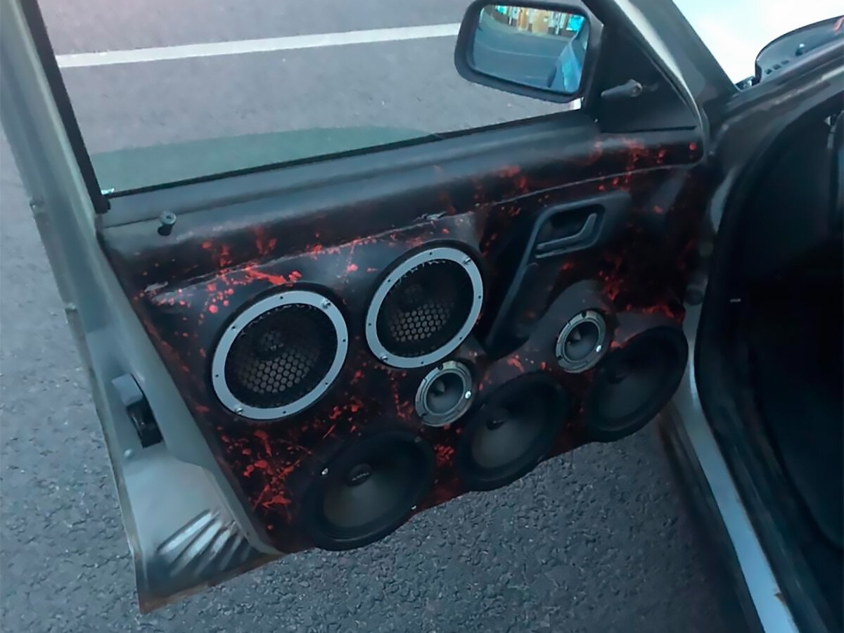 Чтобы разрешить установку какой-либо детали на транспортное средство, завод в обязательном порядке проводит полигонные испытания на безопасность и только после подтверждения, что данное изменение конструкции автомобиля не подвергнет риску участников дорожного движения, деталь сертифицируют и запускают в производство, объяснили в УГИБДД по Воронежской области. (Фото: ГИБДД)
