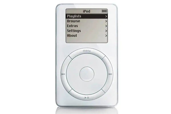Apple продолжала бороться на протяжении многих лет. А затем появился iPod, который и положил начало успеху, который сделал компанию тем, чем она является сегодня