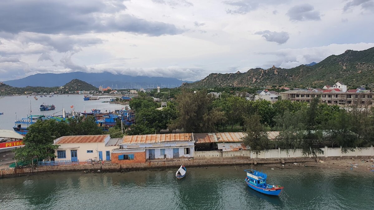 Фанранг. Совсем нетуристический городок Вьетнама. Сентябрь 2021 года.