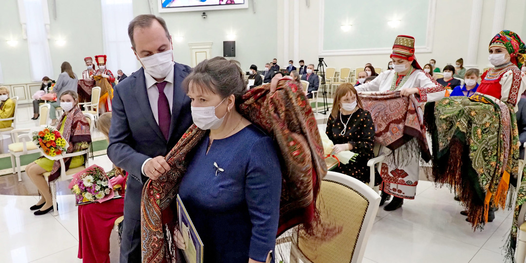По всей стране отмечается День Матери