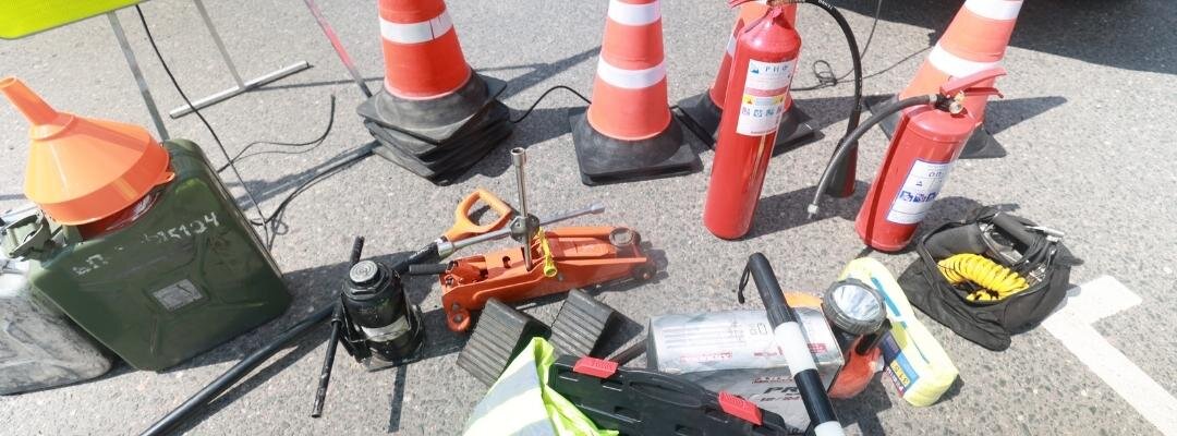 Что в машине у аварийного комиссара?