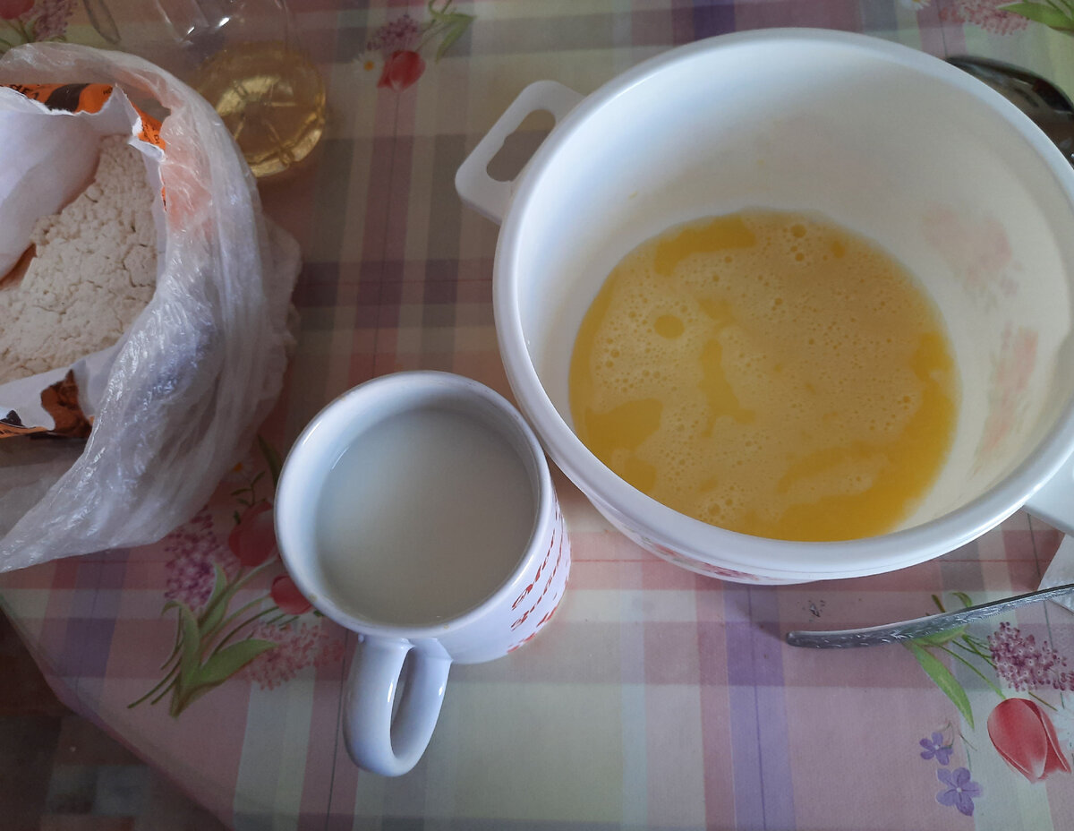 Тёплое молоко для теста. 