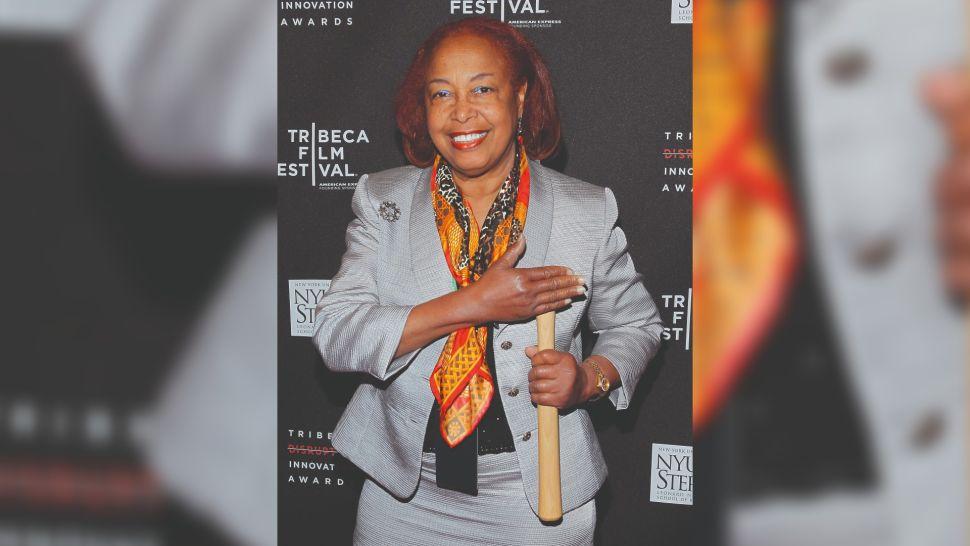 Патрисия Бат стала первой афроамериканкой, окончившей ординатуру по офтальмологии - диагностике и лечению заболеваний глаз.  (Изображение предоставлено Getty Images).