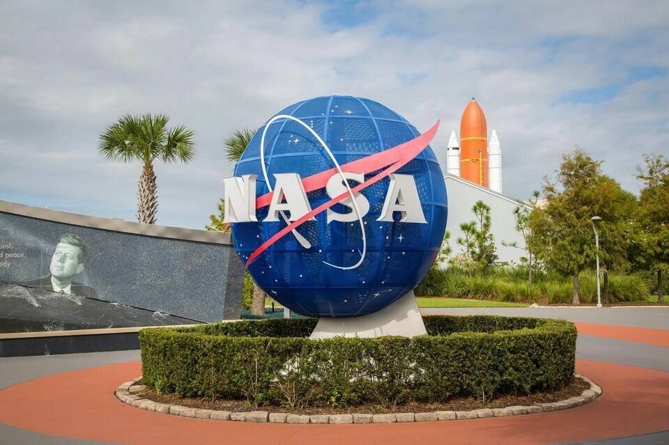     NASA опубликовало первый снимок с телескопа «Джеймс Уэбб»  GLOBAL LOOK PRESS