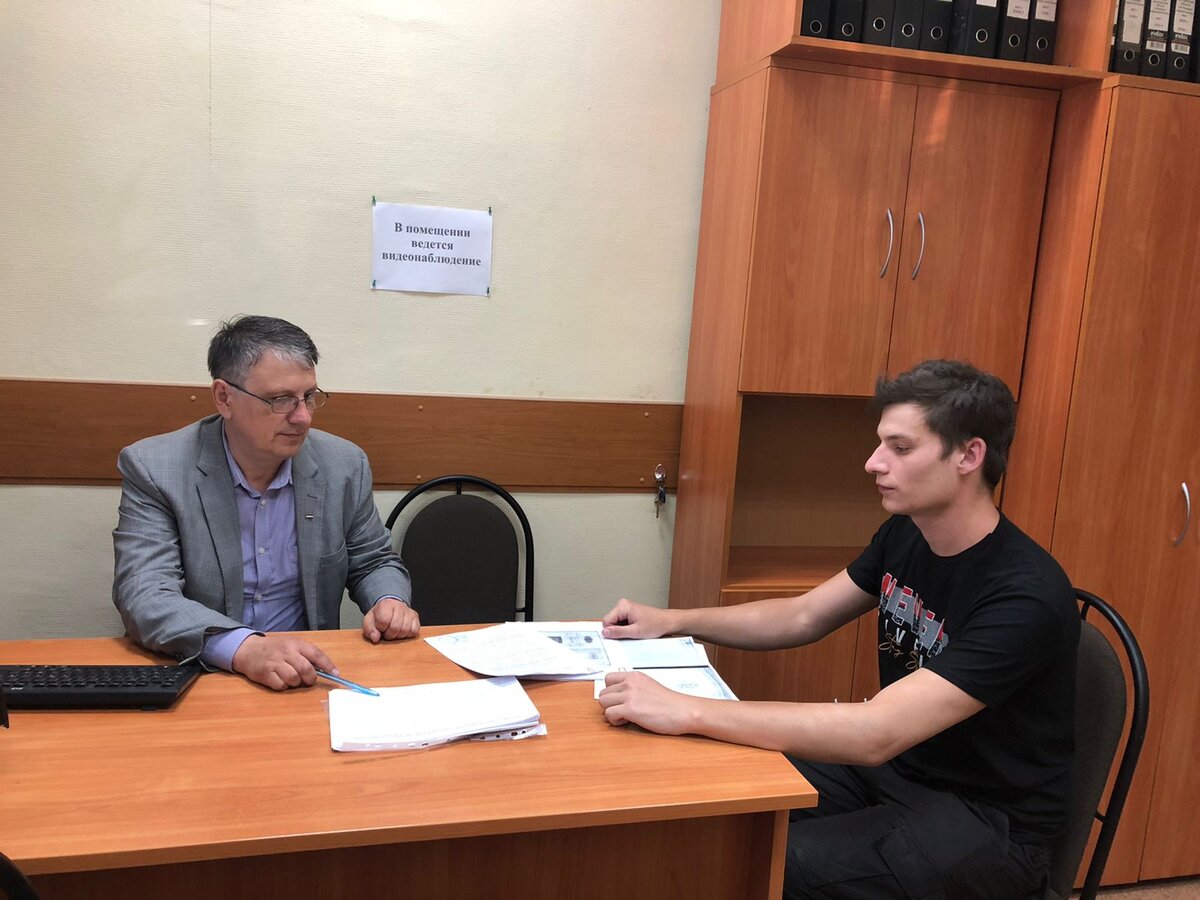 На фото: Представление документов на выдвижение кандидатом Тарасовым Андреем Валерьевичем