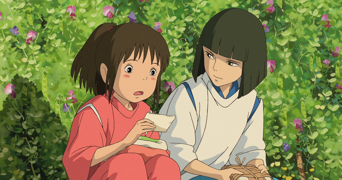 Красная резинка в волосах