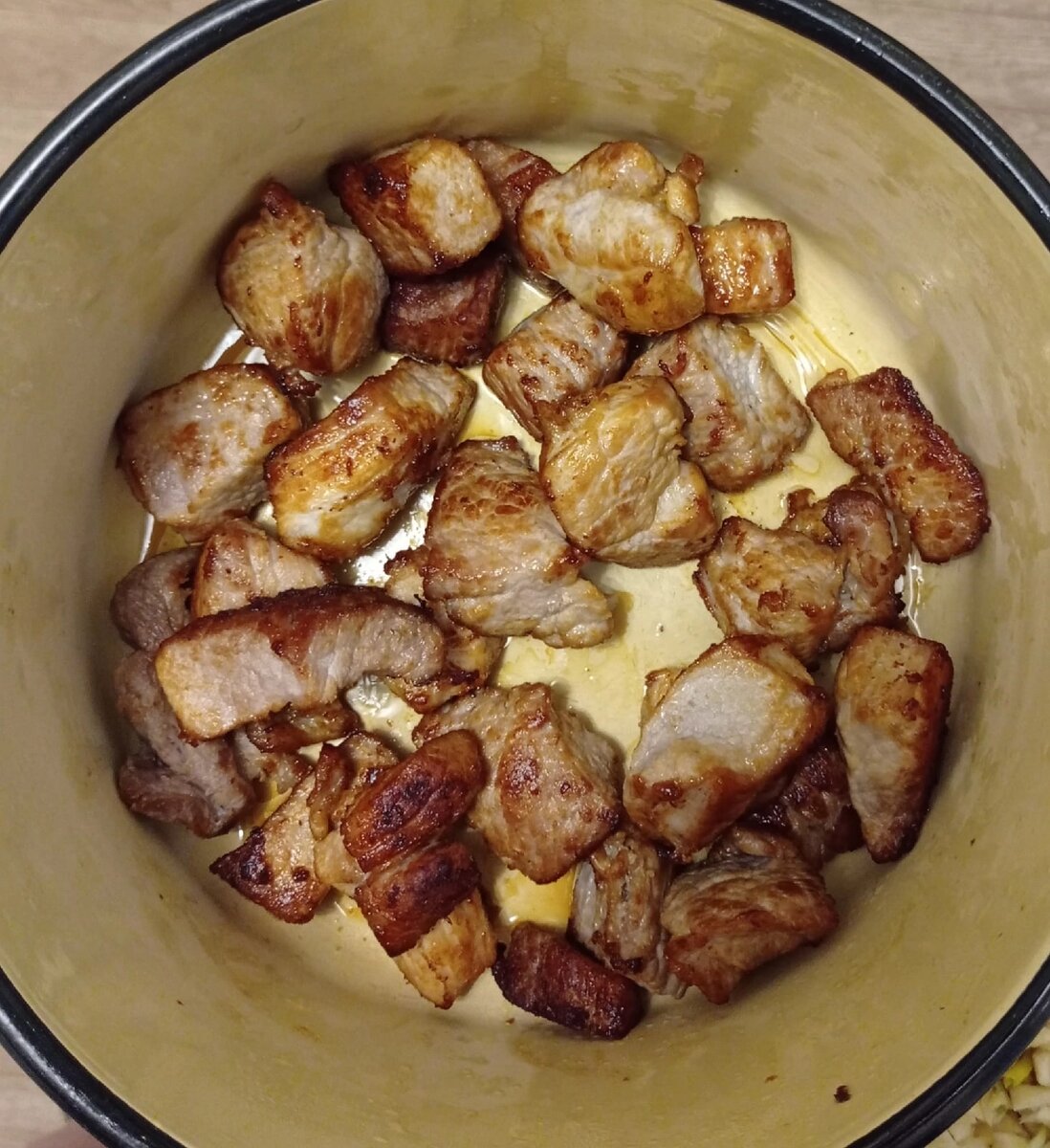 Полная кастрюлька с мясом на несколько дней. А гарнир к нему любой, свежеприготовленный Полная кастрюлька с мясом на несколько дней. А гарнир к нему любой, свежеприготовленный