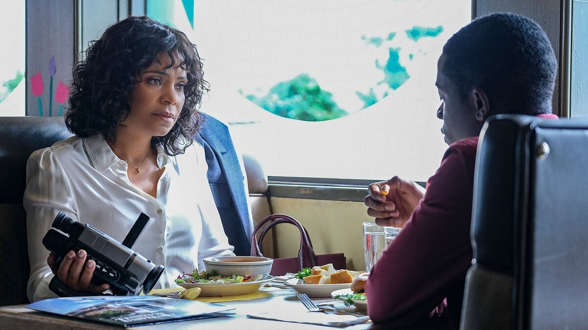 Селвин Хайндс написал сценарий для эпизода «Повтор» Джордана Пила «Сумеречная зона» с Саной Латан и Дамсоном Идрисом в главных ролях (2019). Он является гостем в нашем подкасте Don't Call Me Resilient, EP 7 о футуризме афро и коренных народов. 