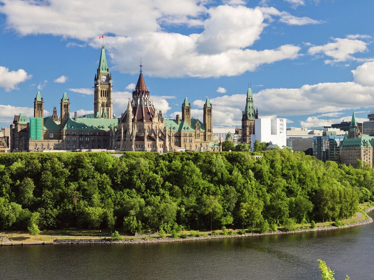   Здание парламента в Канаде© Fotolia / Natalia Pushchina