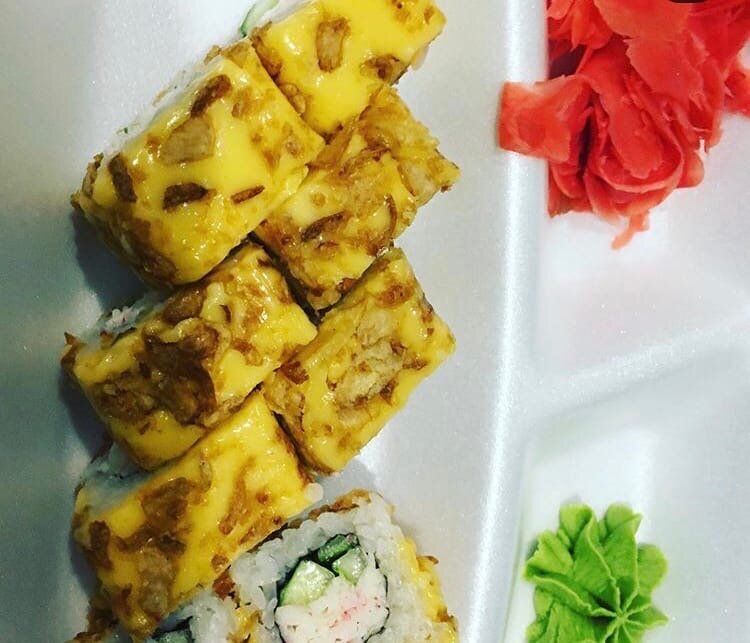 Так как я не ем рыбные и мясные суши, поэтому сырные ("Четыре сыра" на фото) идут на "ура"! :)