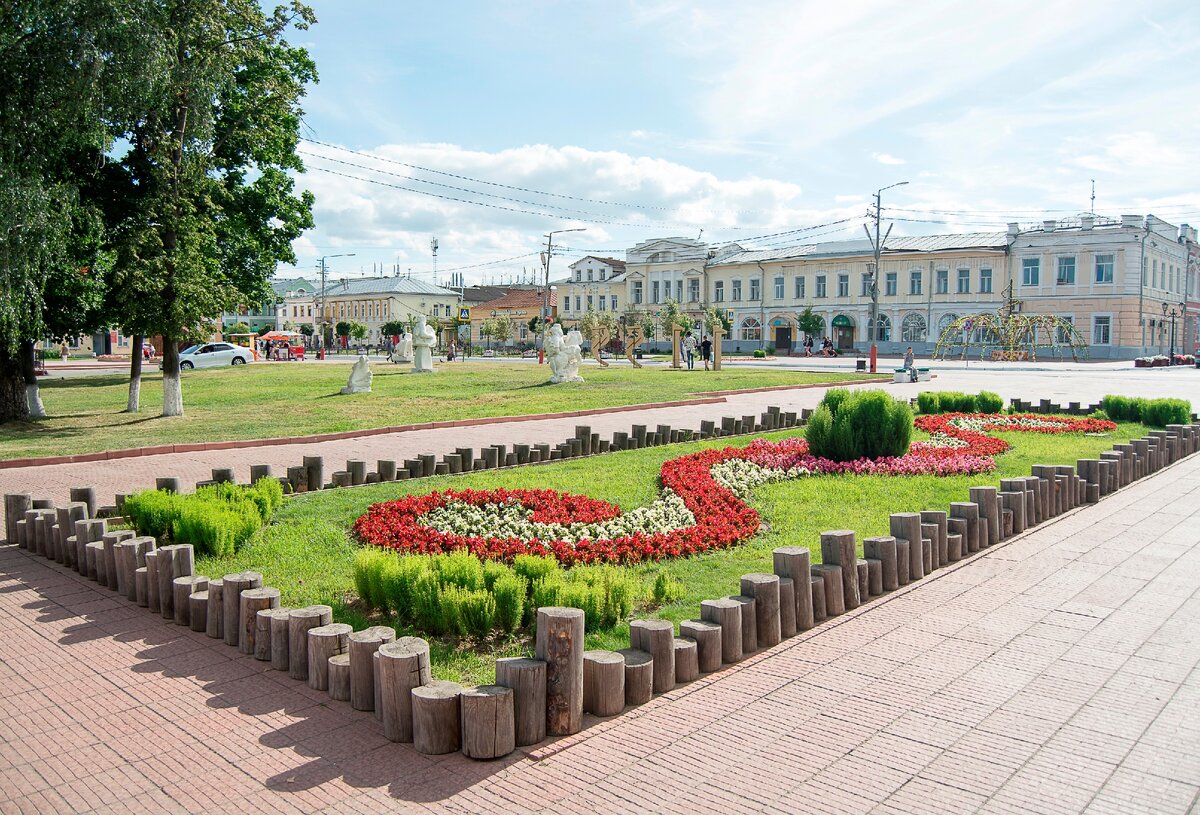 Парк перед дворцом. Муром центр города. Муром площадь. Муром площадь города. Исторический центр Мурома.