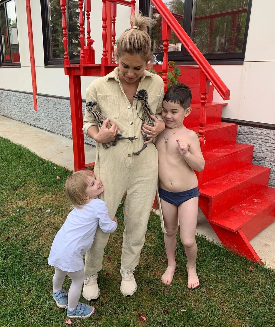 Ангелина отлично ладит с детьми Стёпы от первого брака
​Фото: «Инстаграм»
