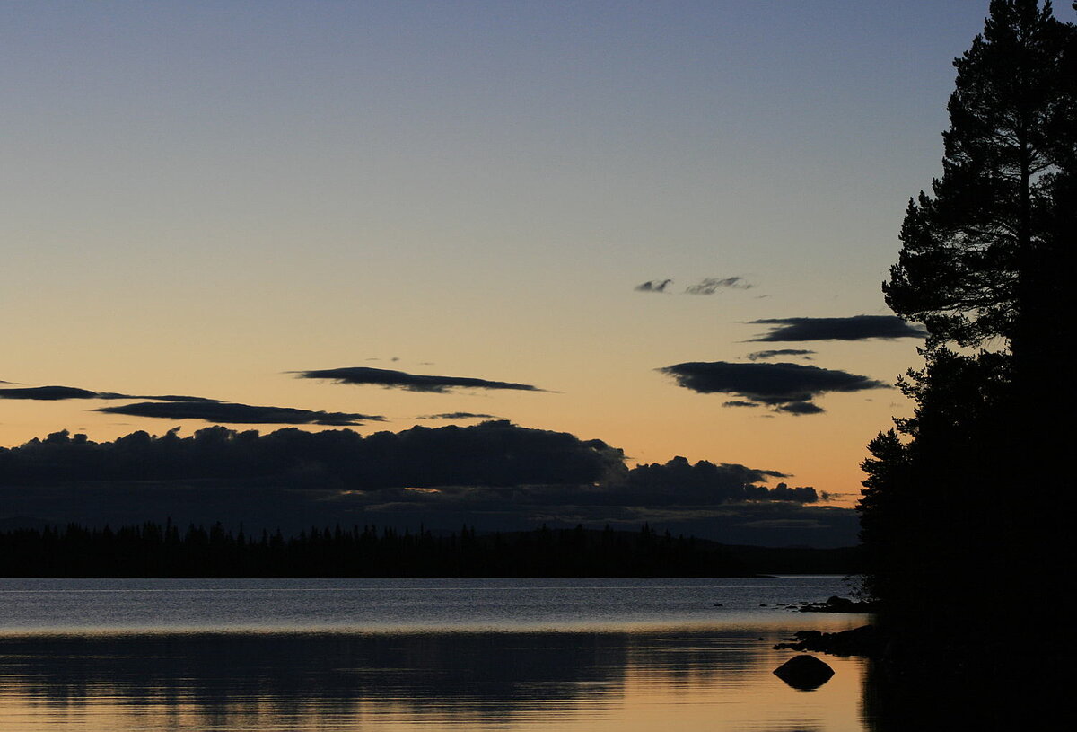 Это фото снято в тот-же момент что и первое, просто несколько левее.