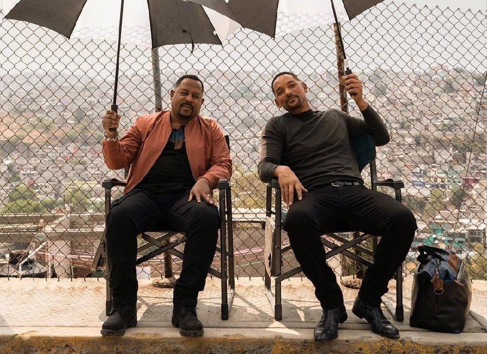 Фото со съемок. Источник - https://www.vokrug.tv/photo/product/plohie_parni_3/