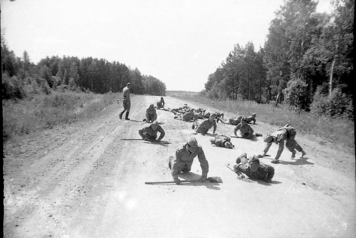 Вспышка сзади! Жаркое лето в Еланских учебных лагерях...