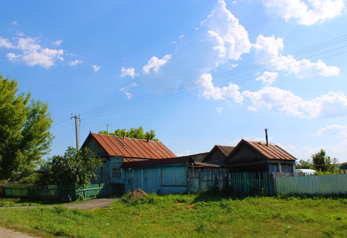 Старинное село России Тушна за которым открываются красоты Сенгилеевских гор