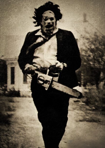 Кадр из фильма "Техасская резня бензопилой" (The Texas Chain Saw Massacre).