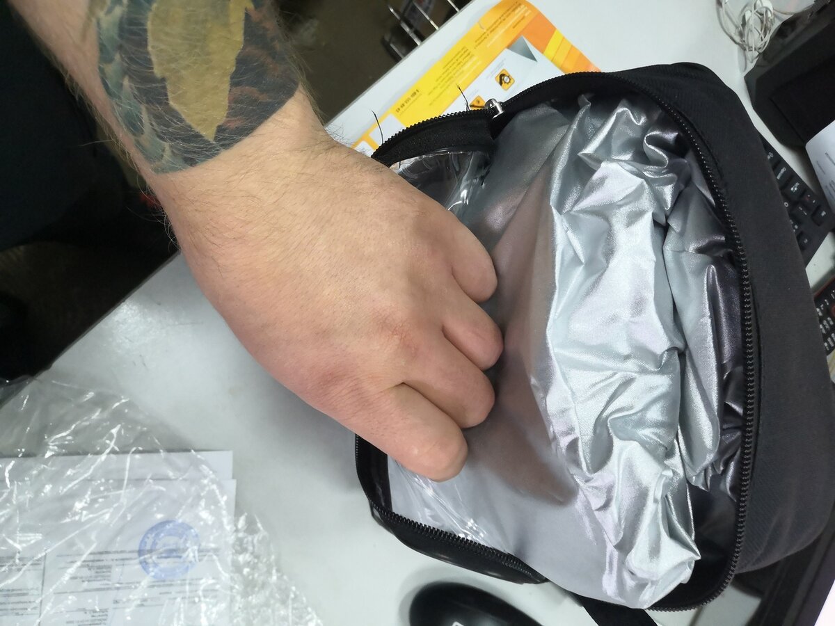 ACMC05. Интересного серебристого цвета.