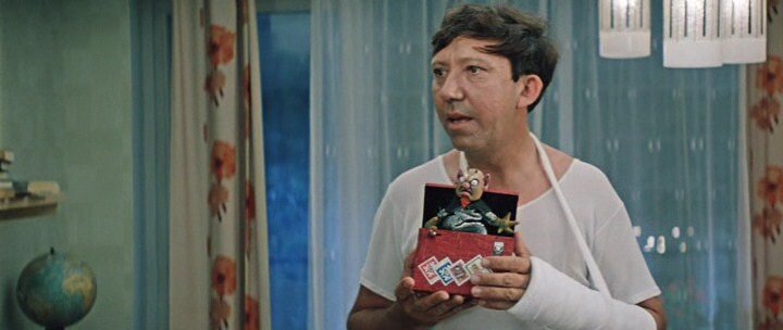 Фото из фильма "Бриллиантовая рука".