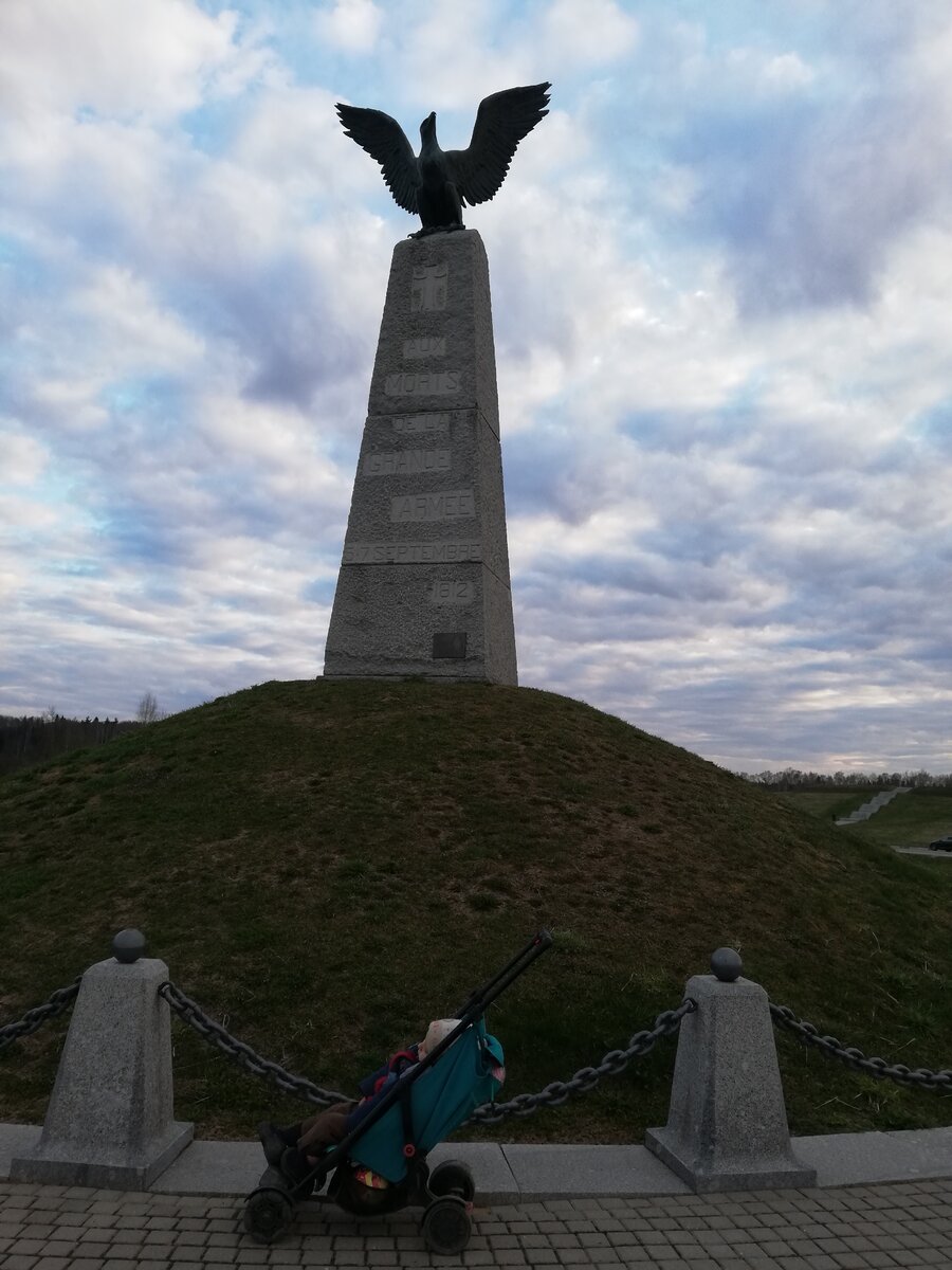 Вот в таком потрясающем месте мы самоизолировались весной. Решили, что лучше туалет на улице, чем запереться в квартире в четырёх стенах. Кто угадает, как называется это место?