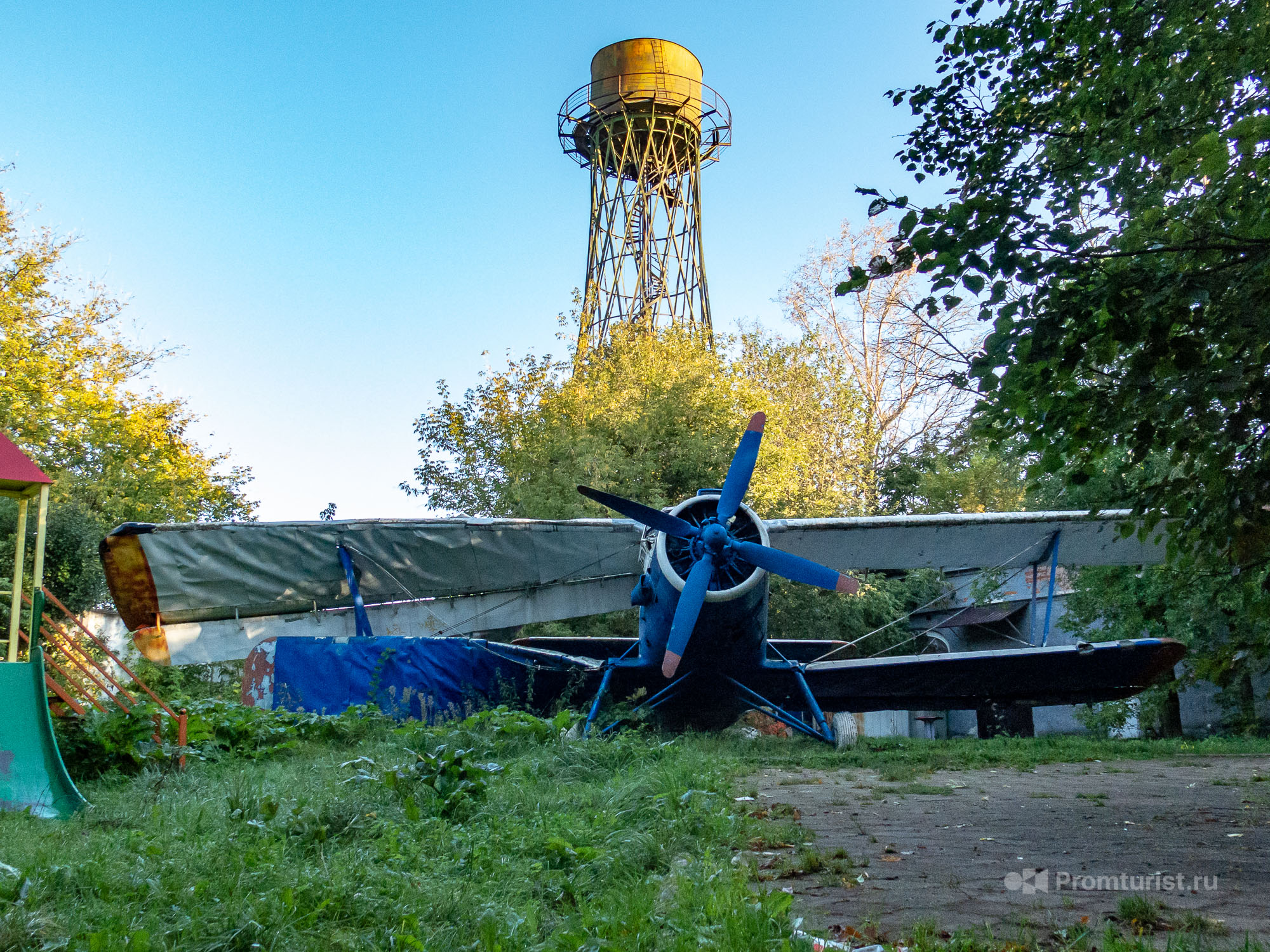 Нашёл самолёт АН-2 на детской площадке (для игр) и башню Шухова (есть координаты) ???0