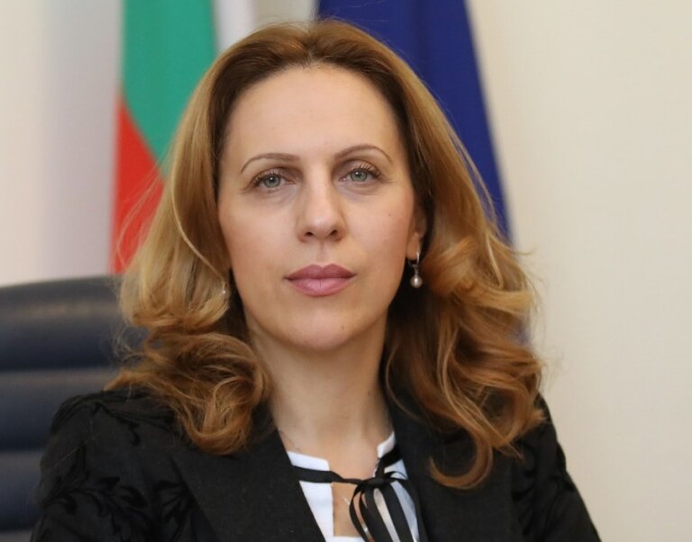 Министр туризма М. Николова