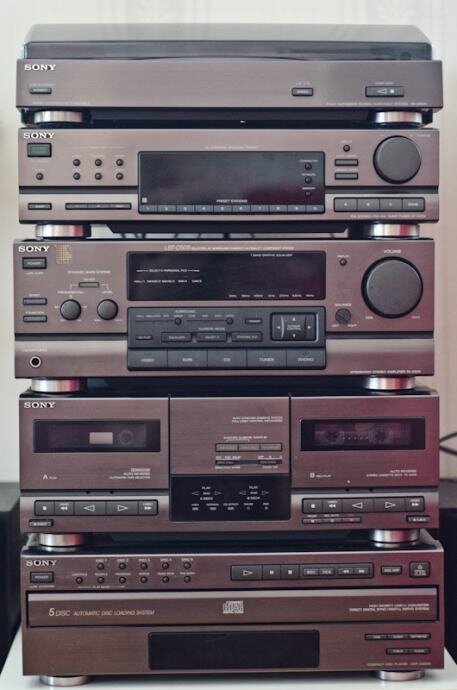 Фотоиллюстрация отсюда: https://www.njuskalo.hr/linije-radio-kasetofoni/sony-lbt-d509cd-oglas-5349043?showImg=14270884