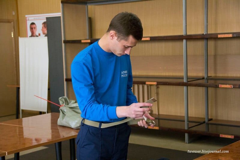 Как заявил в ходе брифинга, посвященного осенней призывной кампании, начальник Главного организационно-мобилизационного управления (ГОМУ) Генерального штаба ВС РФ генерал-полковник Евгений Бурдинский, осенний призыв будет проводиться во всех субъектах РФ, в войска этой осенью планируется направить 128 тыс. человек. Это на 7 тысяч новобранцев меньше, чем весной 2020 года, когда на службу призвали 135 тыс. человек. Как пояснили в Генштабе, уменьшение числа призывников обусловлено увеличением контрактников в армии.