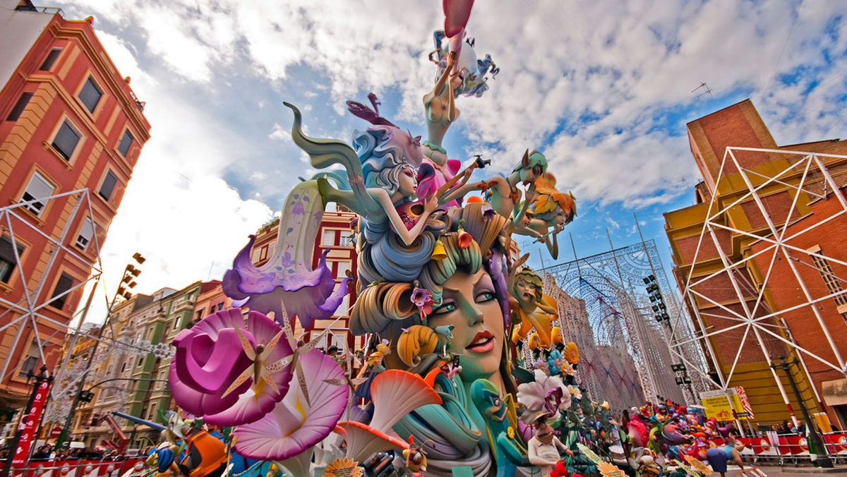 Las fallas de valencia. Лас Фальяс Валенсия. Лас Фальяс карнавал. Праздник Фальяс в Валенсии. Валенсия фестиваль Лас Фальяс.