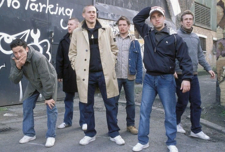 Кадр из фильма «Хулиганы» (брит. Green Street, амер. Green Street Hooligans).