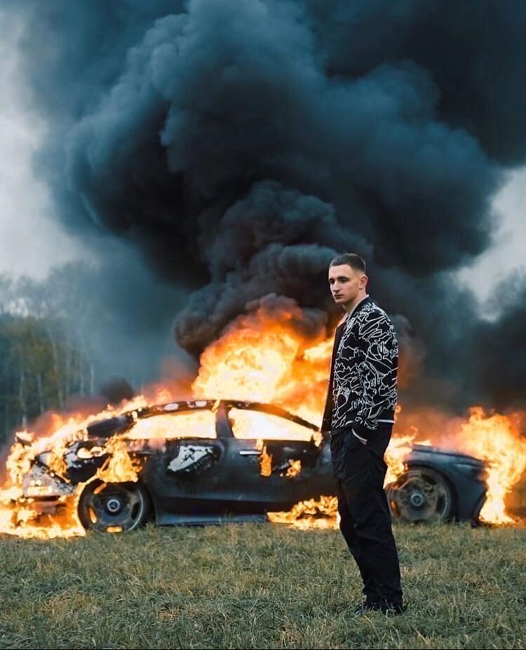Горящий мерседес
