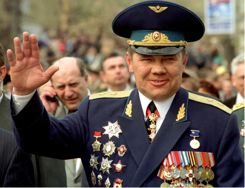 General day. Александр Иванович лебедь. Александр лебедь генерал. Генерал-лейтенант лебедь Александр Иванович. Лебедев Александр Иванович генерал.