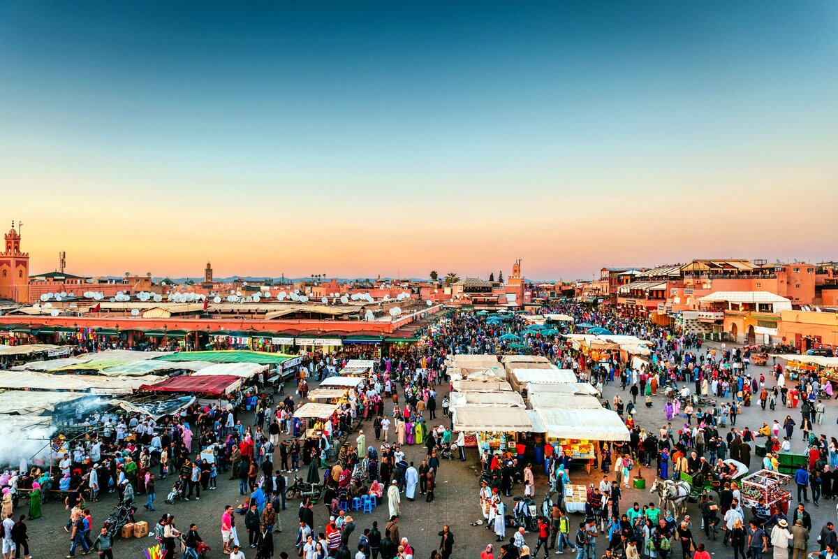 Источник: https://funart.pro/uploads/posts/2019-11/1572618991_dzhema-al-fna-ploschad-marokko-45.jpg