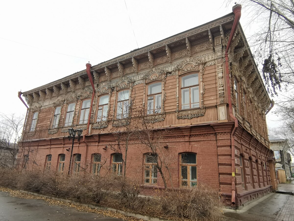 Дом Шишкова в Томске. Вид с западной стороны.