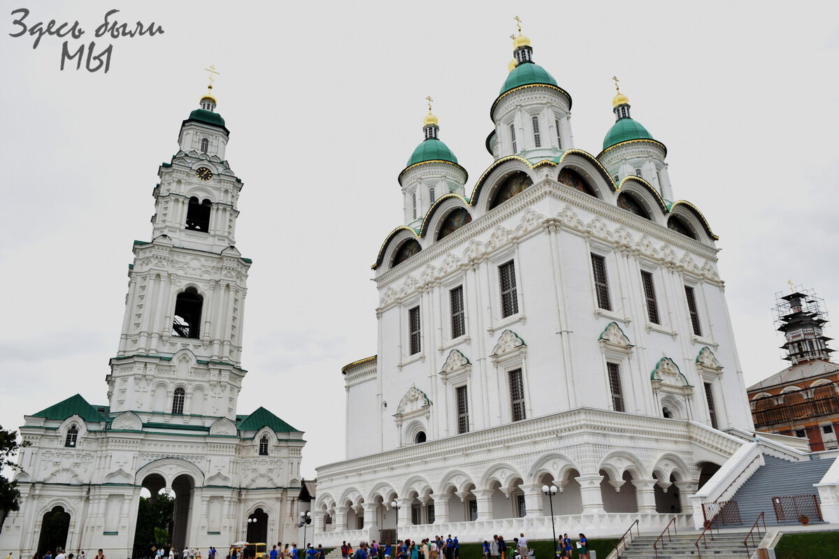 Колокольня Пречистенских ворот и Успенский собор