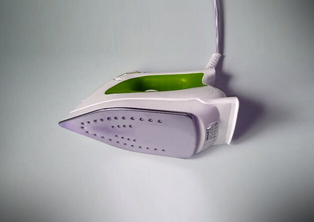 Чистый утюг который я сделала с помощью данного способа.