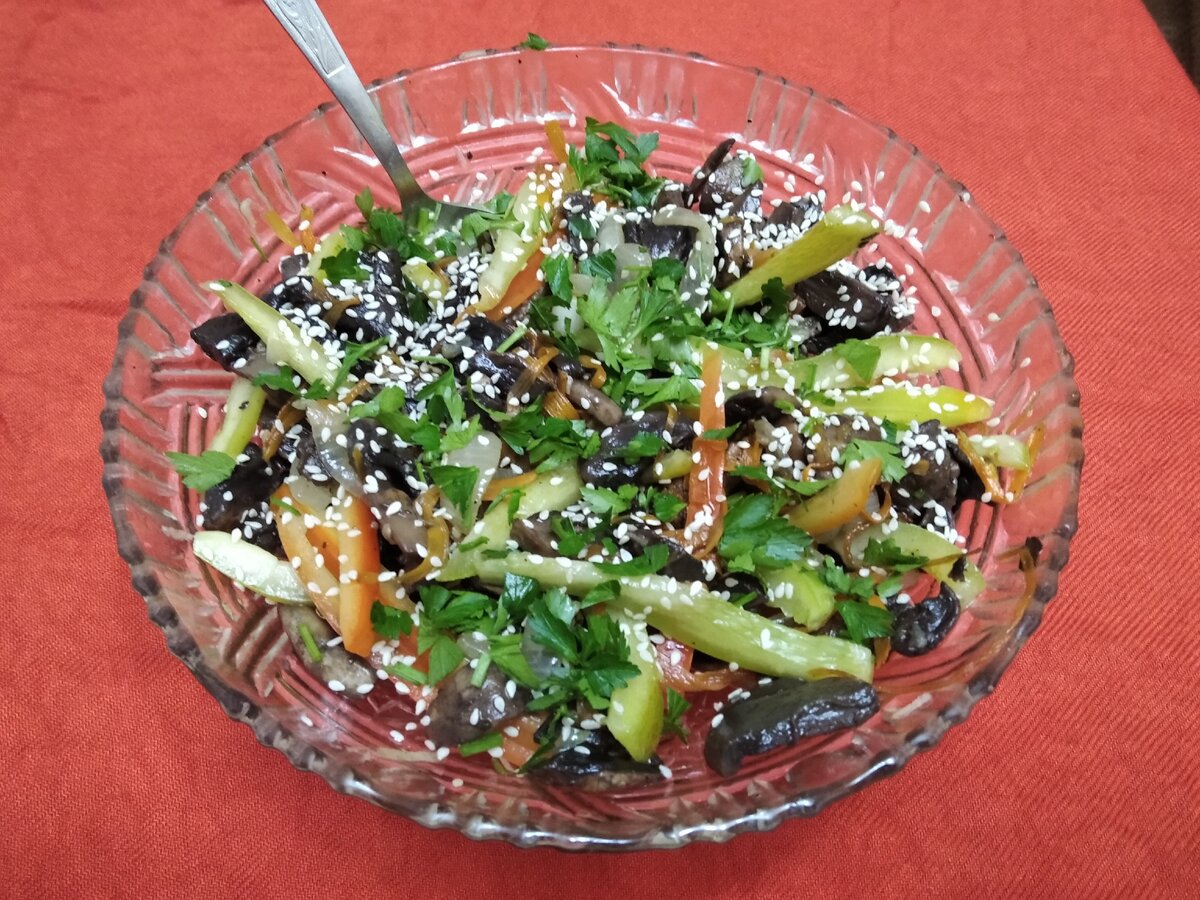 Готовый салатик. Фото © Apeti, 2020