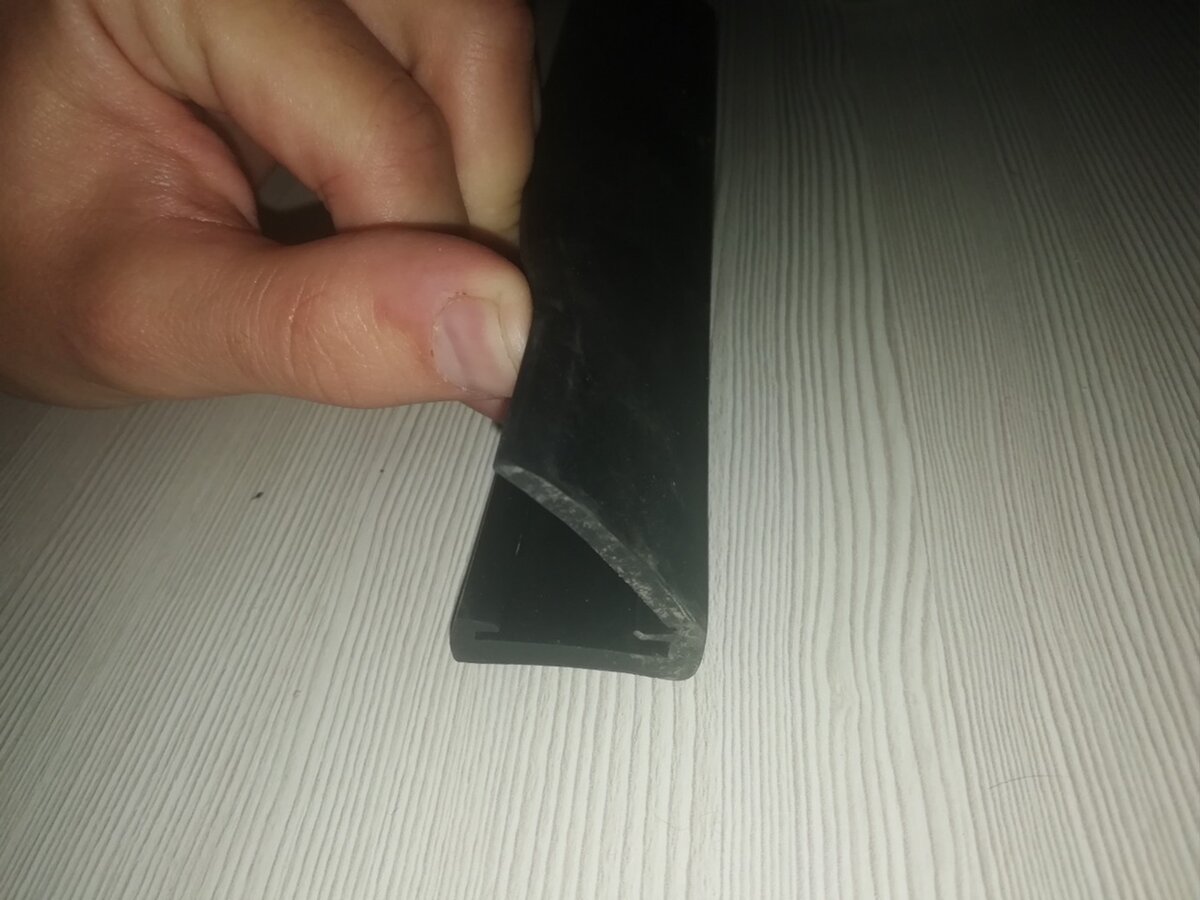 Есть множество вариантов исполнения подобного изделия. Выбрал самый оптимальный вариант для нашей цели - защита кромки арок от летящих из-под колес камней и пескоструя в дождь