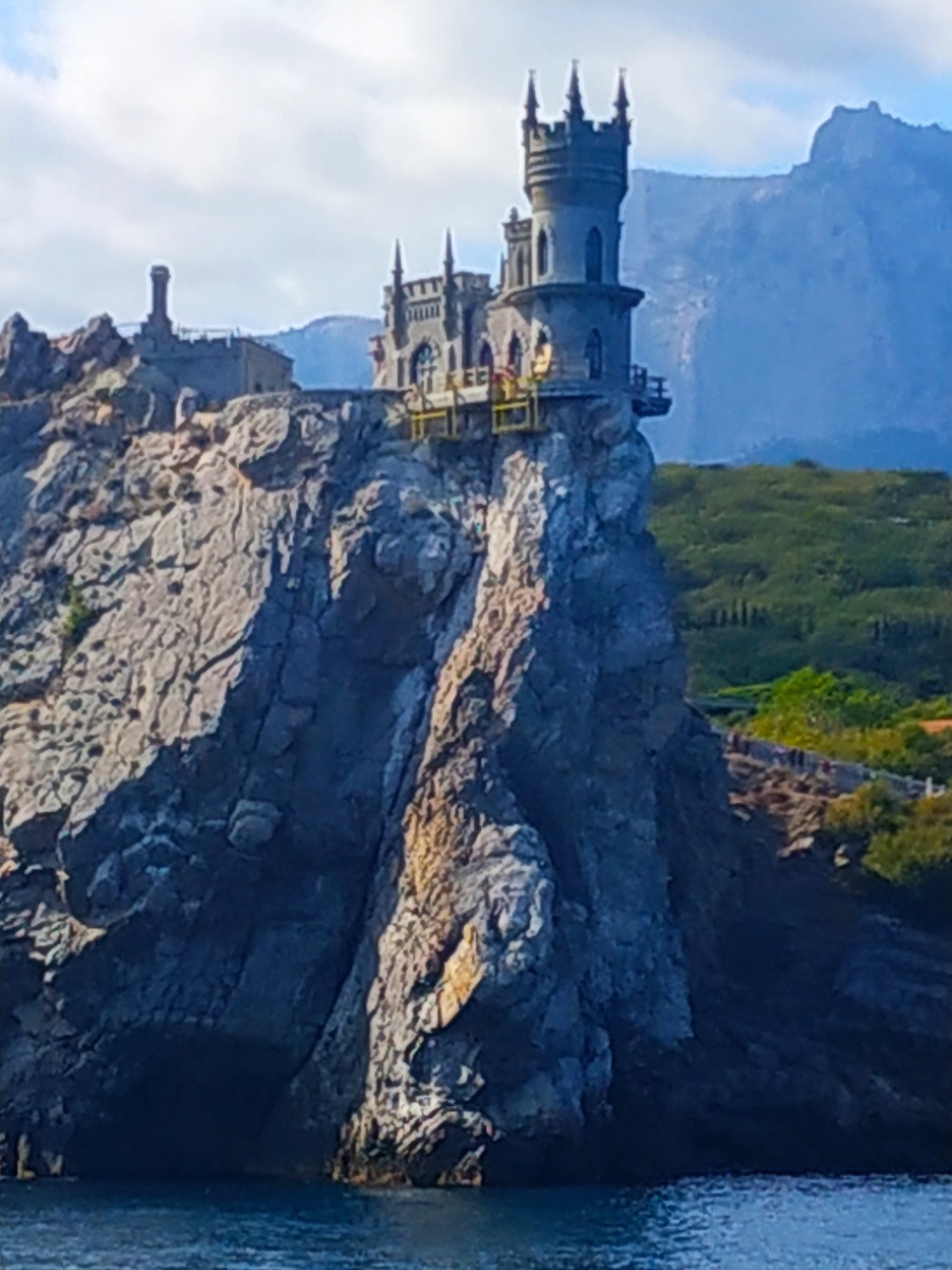 Ласточкино Гнездо- визитка Крыма