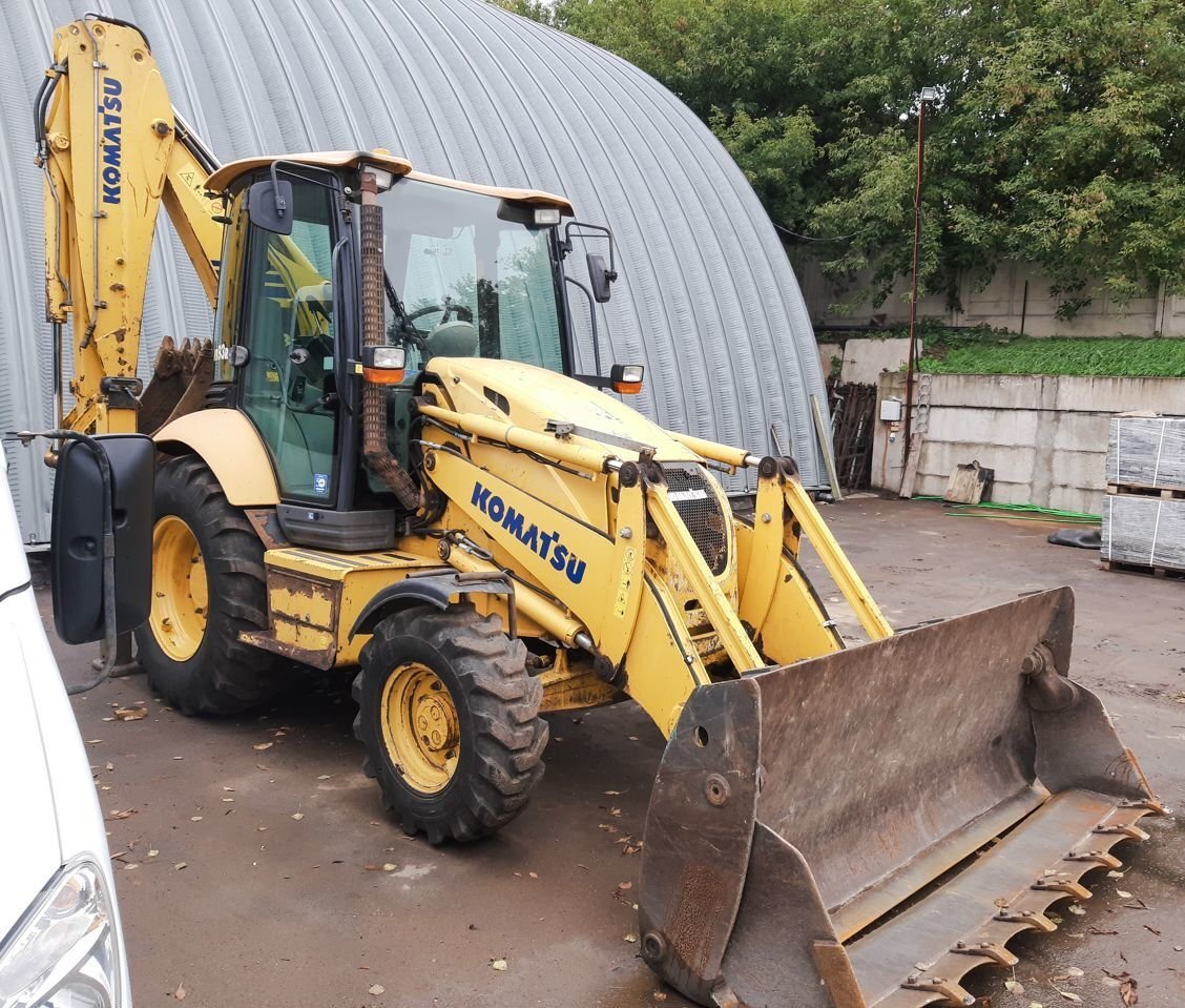 Экскаватор погрузчик KOMATSU WB93R, 2013 г/в, наработка 10т.м/ч