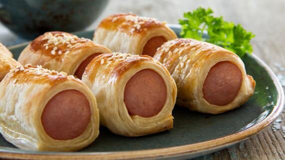 РЕЦЕПТ 🗒 Тесто
📍мука 220-240 г
📍яйцо 1 шт
📍масло подсолнечное 2 ст л
📍молоко 100 мл
📍сыр чеддер 50 г
📍соль щепотка

📍сосиски 24 шт небольшого размера
📍кунжутные семечки по вкусу
📍яйцо 1 шт смазать тесто

Приятного аппетита!