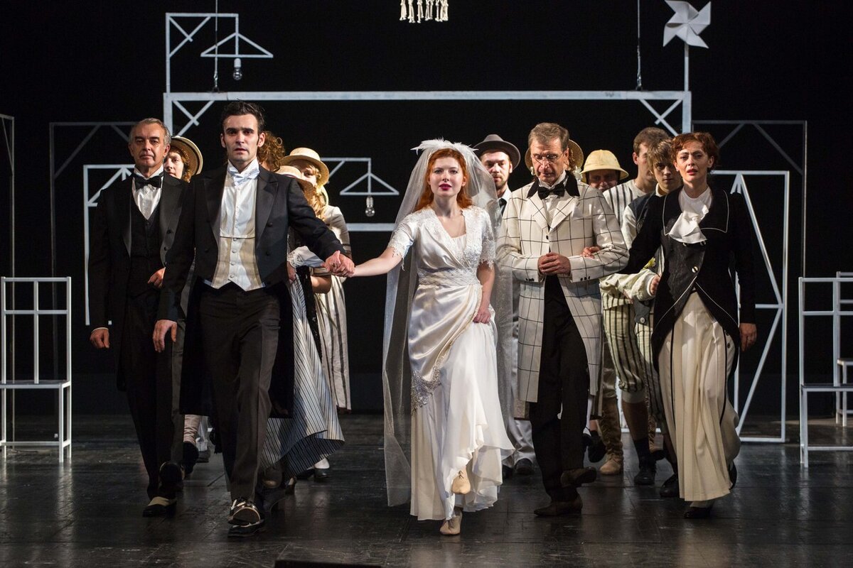 Артисты слева направо: Петр Журавлев, Константин Дунаевский (Джордж), Эмилия Спивак (Эмели), Евгений Клубов, Александра Бражникова.