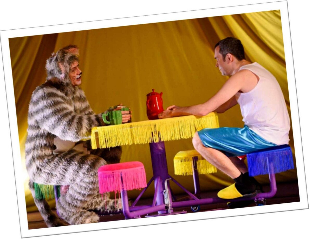 Фото с сайта https://teatr-teatr.com/