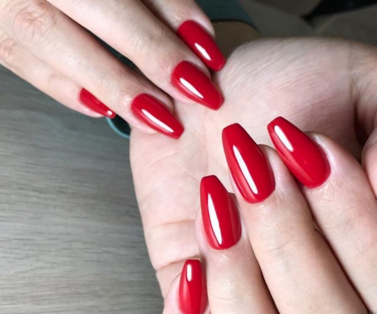Классический красный маникюр