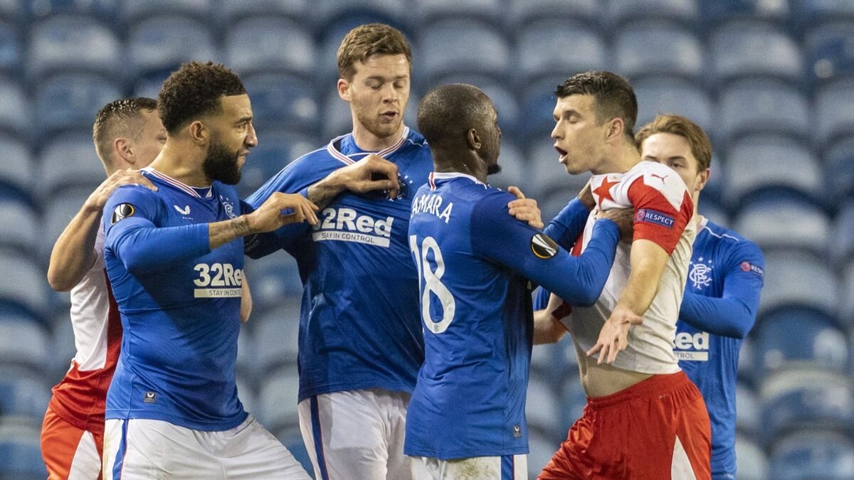 Потасовка в матче "Глазго Рейнджерс"-"Славия" (Прага).