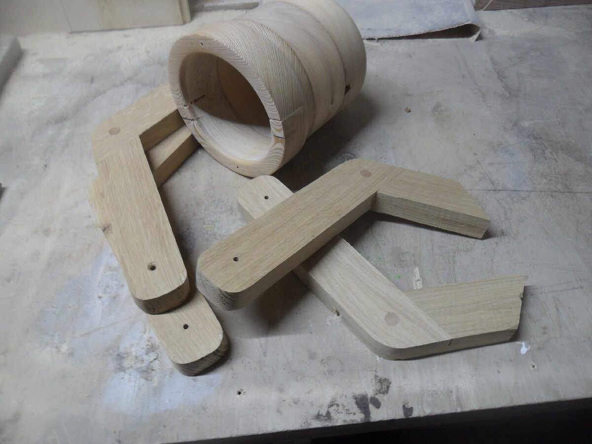 Детали деревянного светильника.