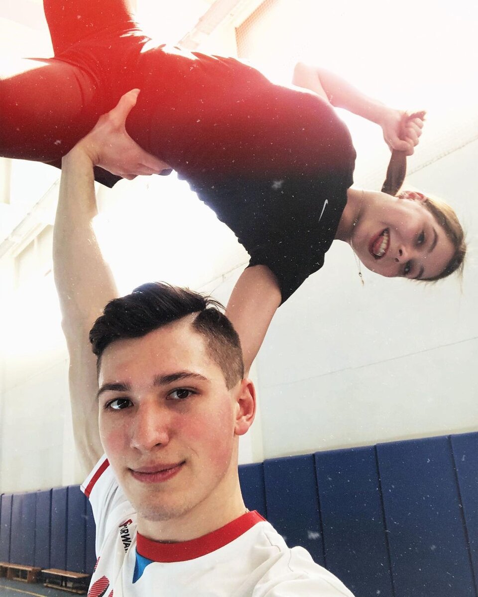 Александр Галлямов - селфи в поддержке. Такого фото еще никто не делал. Фото из Инстаграм.